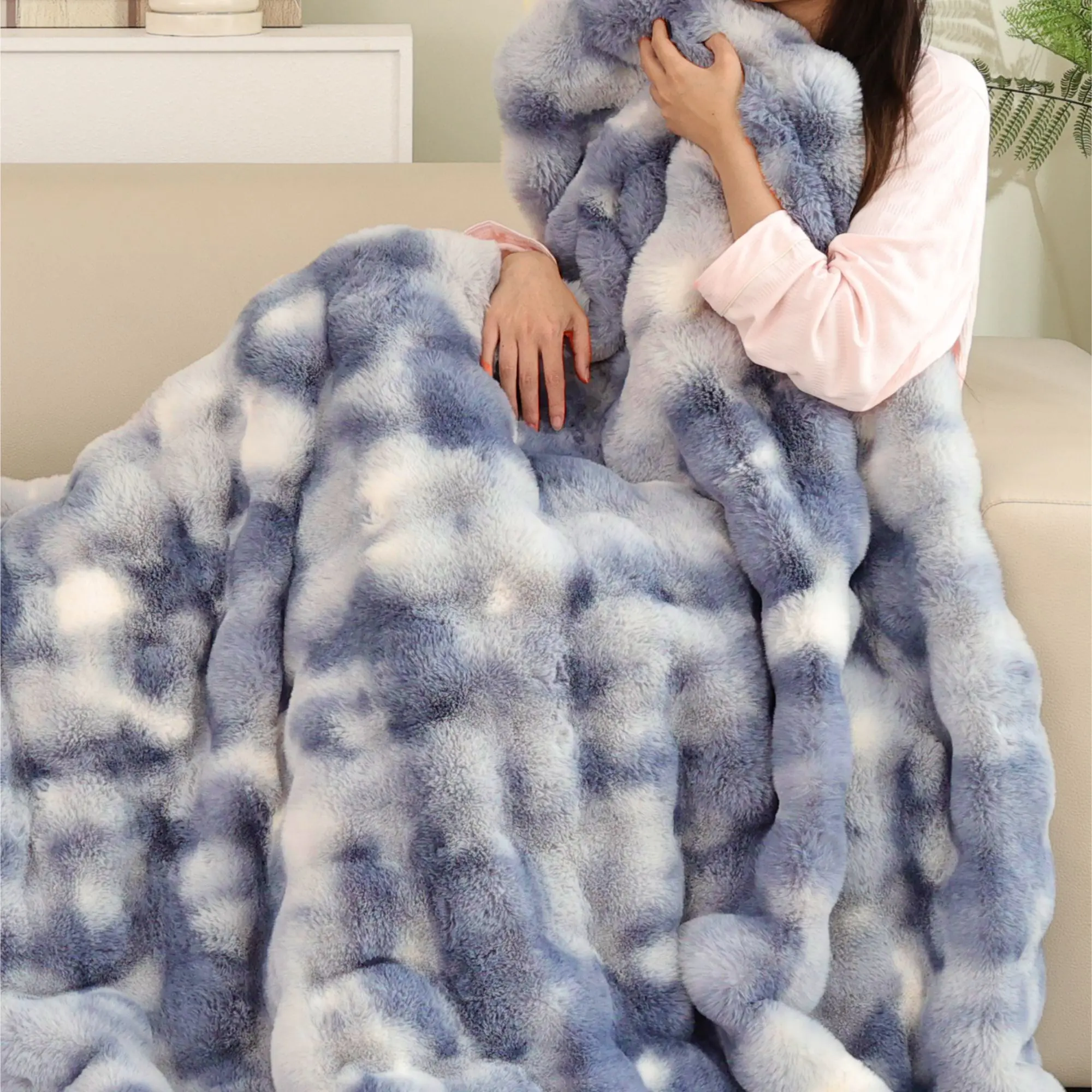 ORINOVA Cloud-Feel Fluffy Throw Blanket